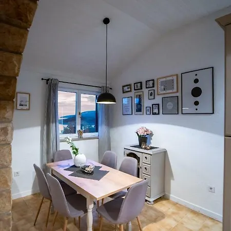 Nina * Supetarska Draga