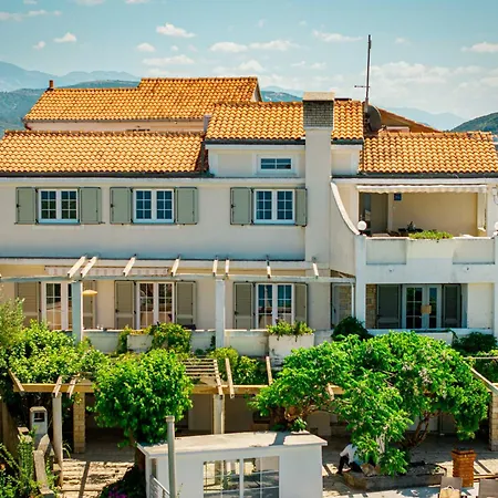 Nina Apartament