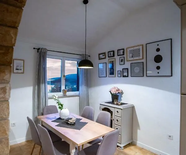 Nina * Supetarska Draga